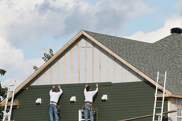 Professional Siding Replacement technician working in Oak Hill, FL